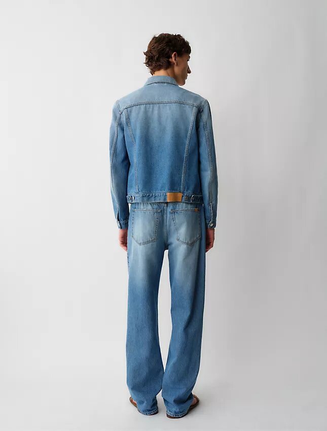 05 Low-Rise-Jeans mit weitem Bein 05 Low-Rise-Jeans mit weitem Bein