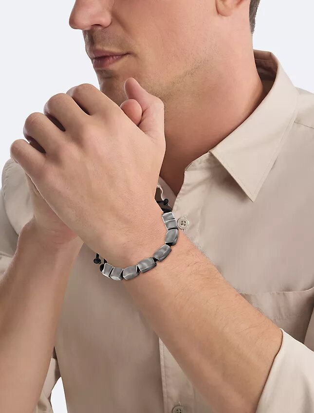 Armband mit Perlen in organischer Rechteckform Armband mit Perlen in organischer Rechteckform