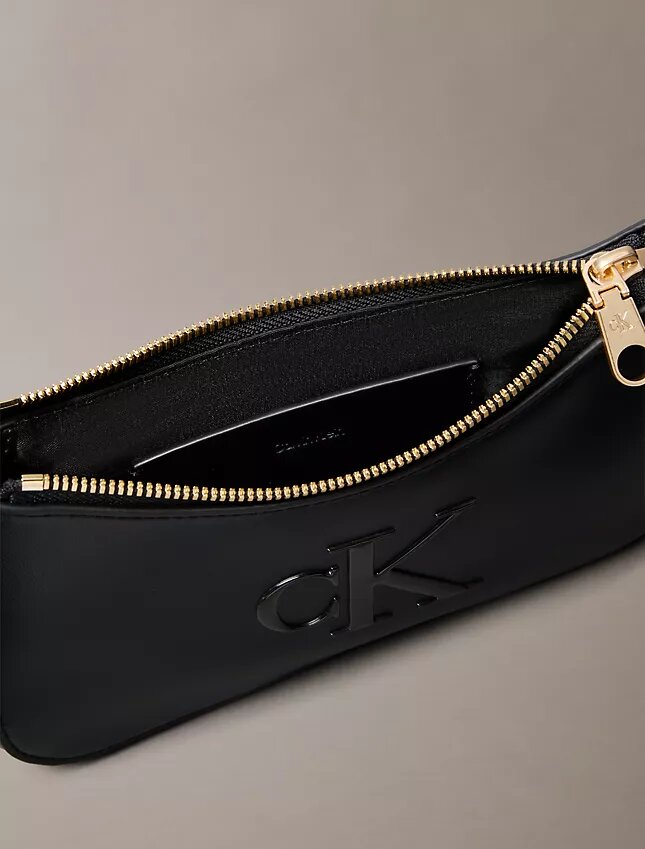 Auffällige Mini-Tasche mit Monogram Auffällige Mini-Tasche mit Monogram