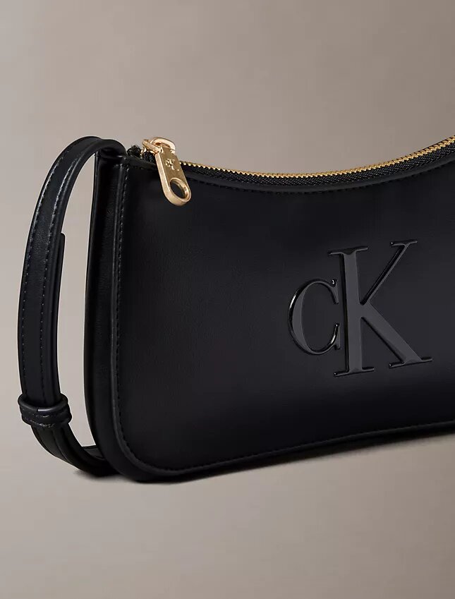 Auffällige Mini-Tasche mit Monogram Auffällige Mini-Tasche mit Monogram