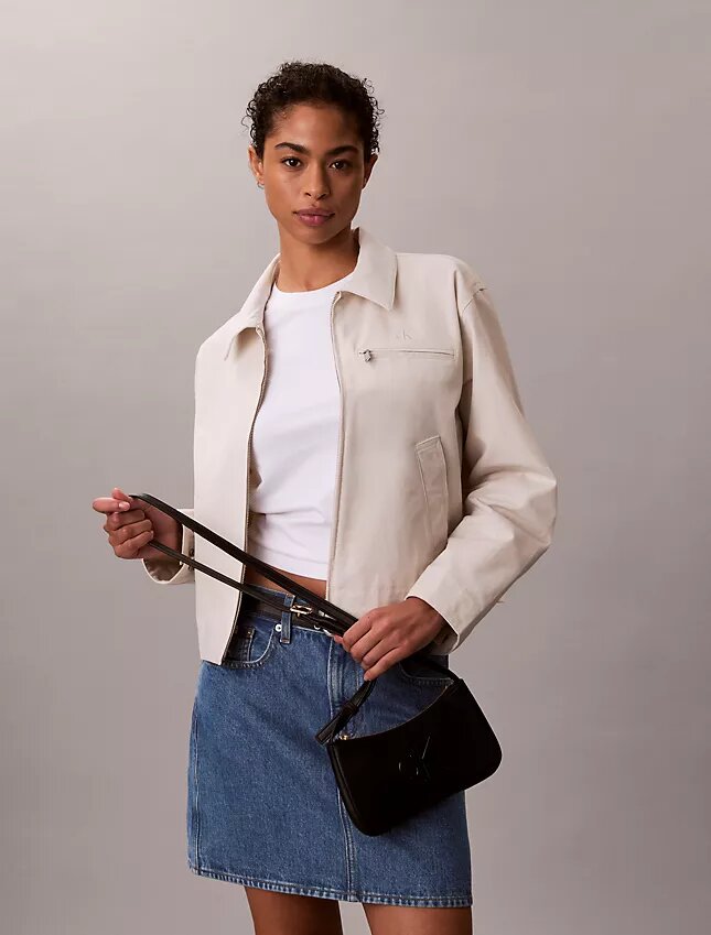 Auffällige Mini-Tasche mit Monogram Auffällige Mini-Tasche mit Monogram