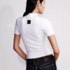 Ausgeschnittenes, schmal geschnittenes T-Shirt mit Rundhalsausschnitt