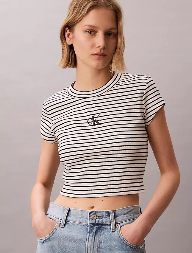 Baby-T-Shirt mit Monogram-Streifen und Rippstrick Baby-T-Shirt mit Monogram-Streifen und Rippstrick