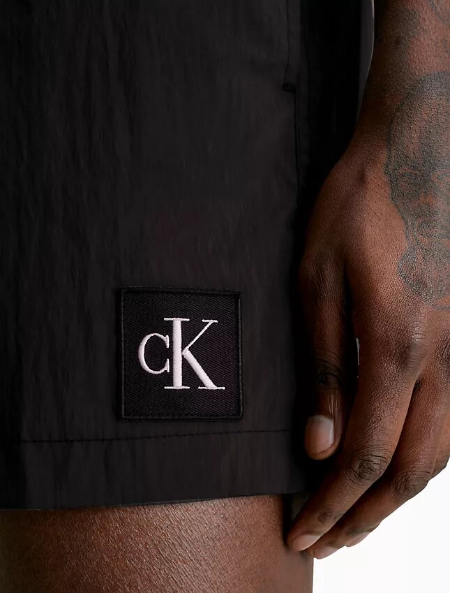 Badeshorts aus Nylon mit Kordelzug Badeshorts aus Nylon mit Kordelzug
