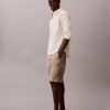 Baggy-Chino-Shorts im 90er-Jahre-Stil Baggy-Chino-Shorts im 90er-Jahre-Stil