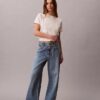 Baggy-Jeans mit niedriger Leibhöhe und Gürtel