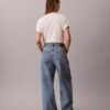Baggy-Jeans mit niedriger Leibhöhe und Gürtel