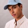 Baseballkappe aus gewaschenem Denim mit gesticktem Logo Baseballkappe aus gewaschenem Denim mit gesticktem Logo