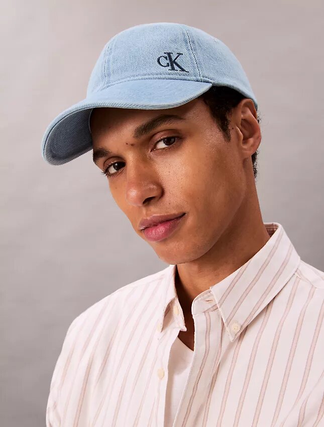 Baseballkappe aus gewaschenem Denim mit gesticktem Logo Baseballkappe aus gewaschenem Denim mit gesticktem Logo