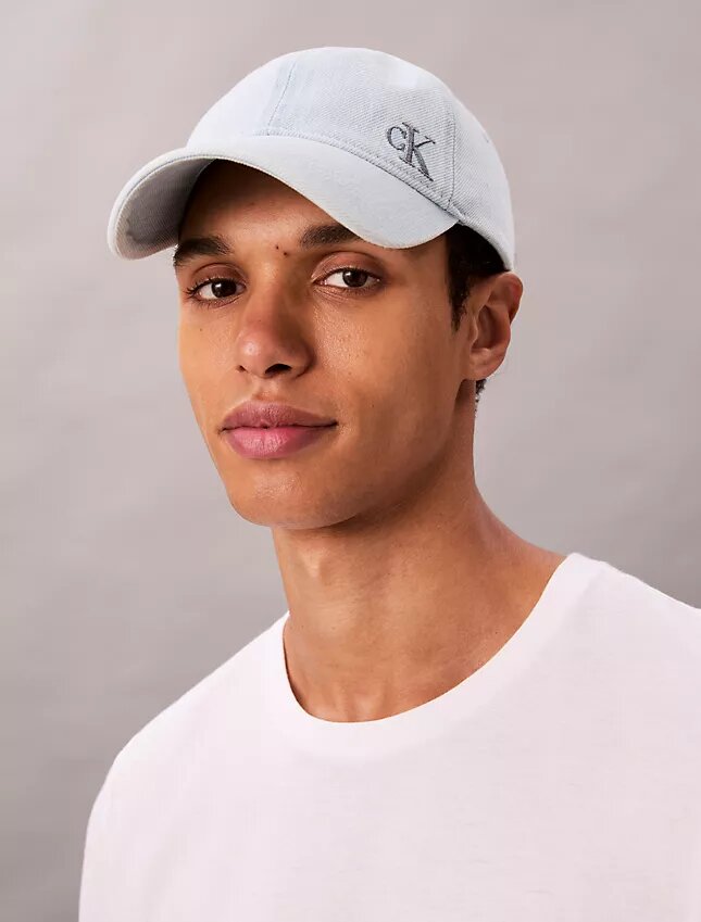 Baseballkappe aus gewaschenem Denim mit gesticktem Logo Baseballkappe aus gewaschenem Denim mit gesticktem Logo