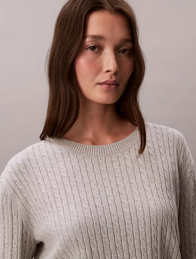 Baumwollpullover mit Zopfmuster Baumwollpullover mit Zopfmuster