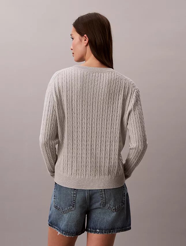 Baumwollpullover mit Zopfmuster Baumwollpullover mit Zopfmuster