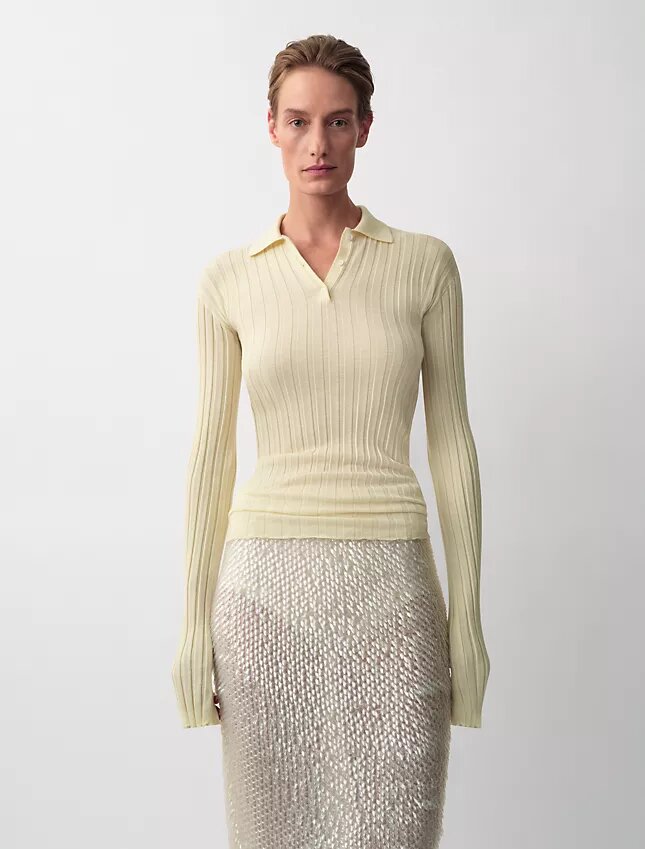 Bernsteinfarbener gerippter Polo-Pullover Bernsteinfarbener gerippter Polo-Pullover