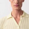 Bernsteinfarbener gerippter Polo-Pullover Bernsteinfarbener gerippter Polo-Pullover