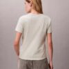 Besticktes Ck-Wappen-T-Shirt mit V-Ausschnitt Besticktes Ck-Wappen-T-Shirt mit V-Ausschnitt