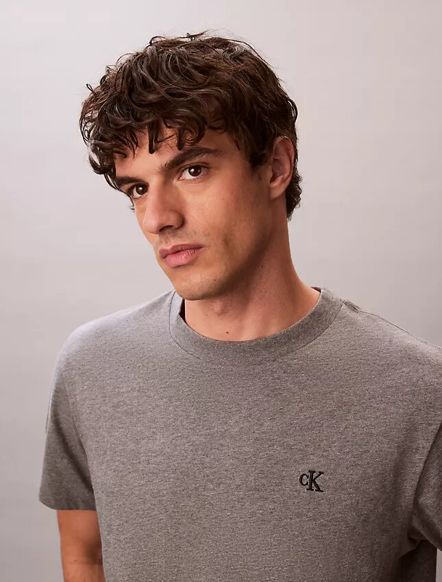 Besticktes Monogram-T-Shirt in lockerer Passform Besticktes Monogram-T-Shirt in lockerer Passform