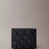 Bifold-Geldbörse mit durchgehendem Monogram Bifold-Geldbörse mit durchgehendem Monogram