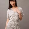 Bluse aus geknittertem Satin mit Print