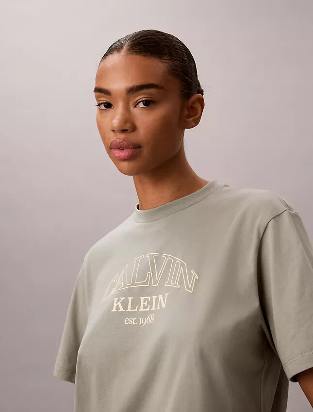 Boxy-T-Shirt mit Bogen-Logo-Grafik Boxy-T-Shirt mit Bogen-Logo-Grafik