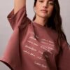 Boxy-T-Shirt mit Logo-Schriftzug