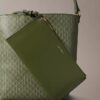 Bucket Bag mit durchgehendem Emblem-Logo und Beutel