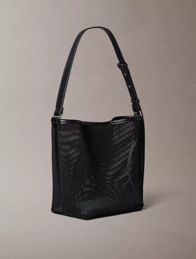 Bucket Bag mit Emblem aus Mesh