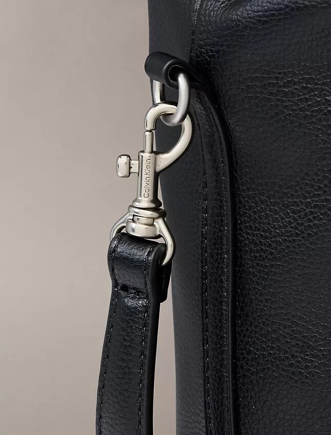 Bucket Bag mit Kieselstruktur Bucket Bag mit Kieselstruktur