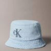 Bucket Hat aus gewaschenem Denim mit gesticktem Logo Bucket Hat aus gewaschenem Denim mit gesticktem Logo