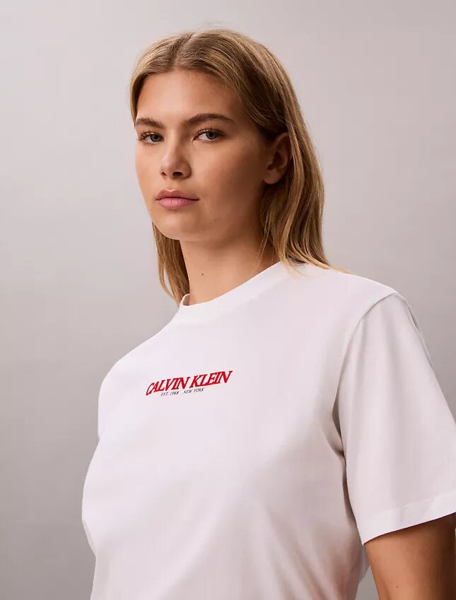 Calvin Klein Logo-Grafik-T-Shirt in Boxy-Passform Calvin Klein Logo-Grafik-T-Shirt in Boxy-Passform