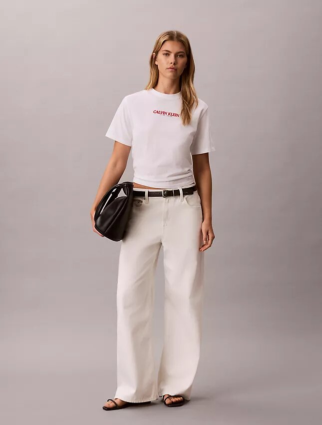 Calvin Klein Logo-Grafik-T-Shirt in Boxy-Passform Calvin Klein Logo-Grafik-T-Shirt in Boxy-Passform