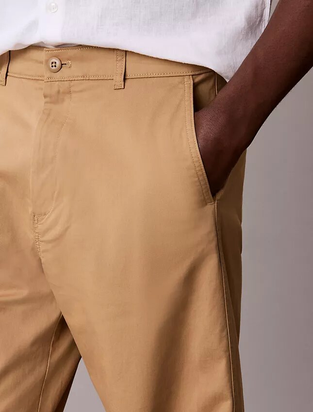 Chino-Hose aus Cotton Stretch 90S Straight mit geradem Bein Chino-Hose aus Cotton Stretch 90S Straight mit geradem Bein