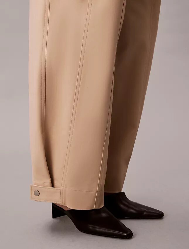 Chino-Hose mit verstellbarem weitem Bein Chino-Hose mit verstellbarem weitem Bein