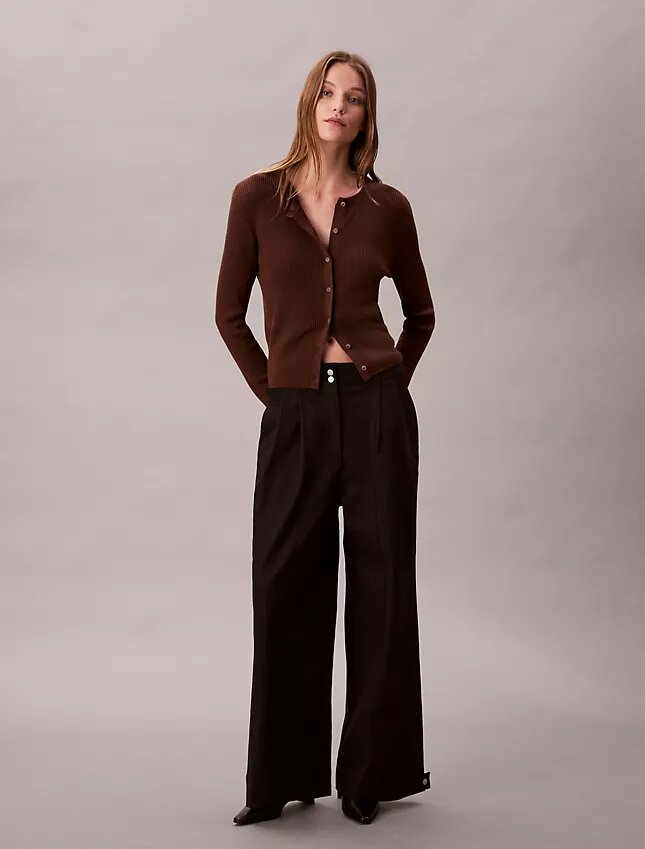 Chino-Hose mit verstellbarem weitem Bein Chino-Hose mit verstellbarem weitem Bein