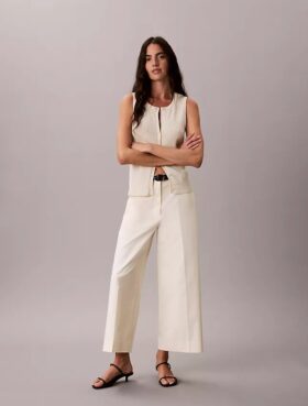 Chino-Hose mit weitem Bein und verkürztem Schnitt