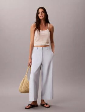 Chino-Hose mit weitem Bein und verkürztem Schnitt