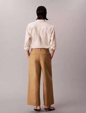 Chino-Hose mit weitem Bein und verkürztem Schnitt