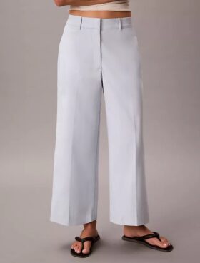 Chino-Hose mit weitem Bein und verkürztem Schnitt