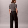 Chino-Hose mit weitem Bein und verkürztem Schnitt
