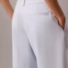 Chino-Hose mit weitem Bein und verkürztem Schnitt