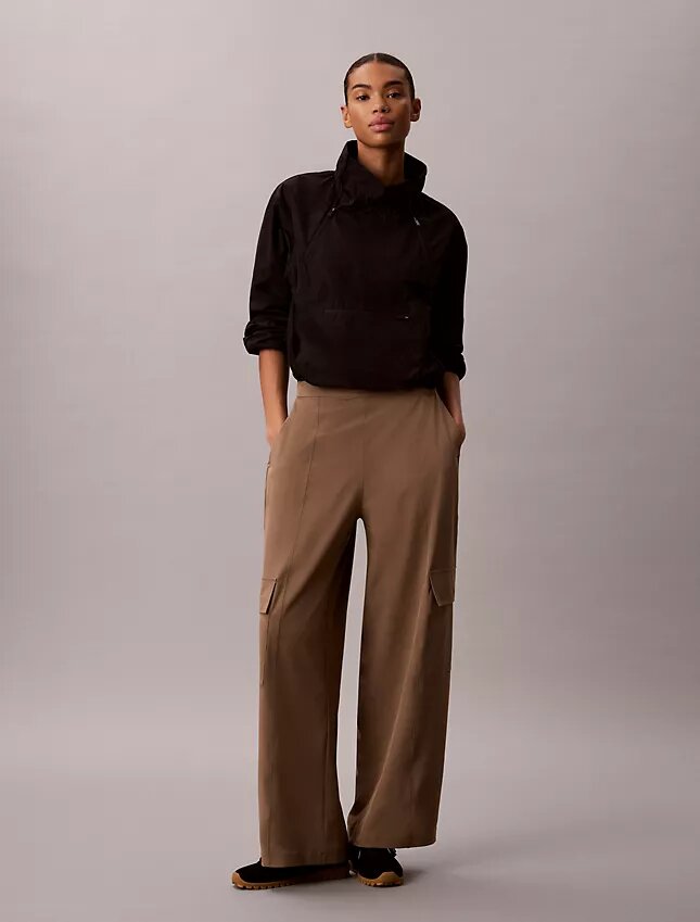 Commuter-Cargo-Hose mit weitem Bein Commuter-Cargo-Hose mit weitem Bein
