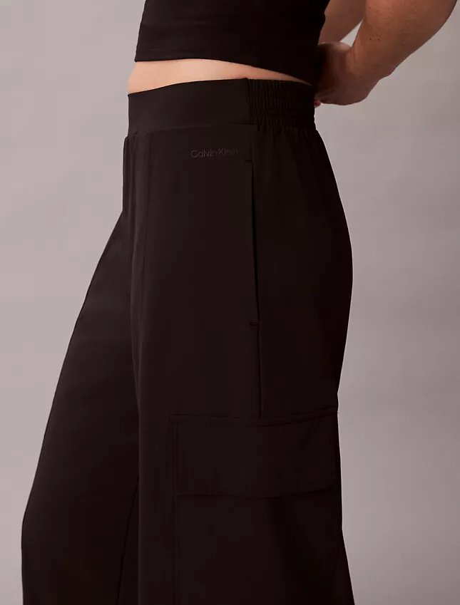 Commuter-Cargo-Hose mit weitem Bein Commuter-Cargo-Hose mit weitem Bein