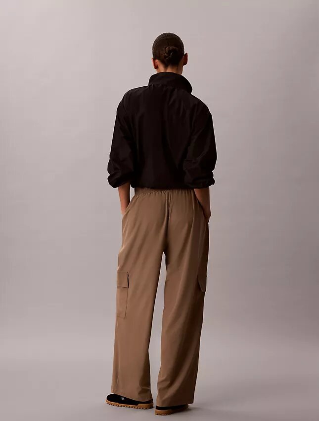 Commuter-Cargo-Hose mit weitem Bein Commuter-Cargo-Hose mit weitem Bein
