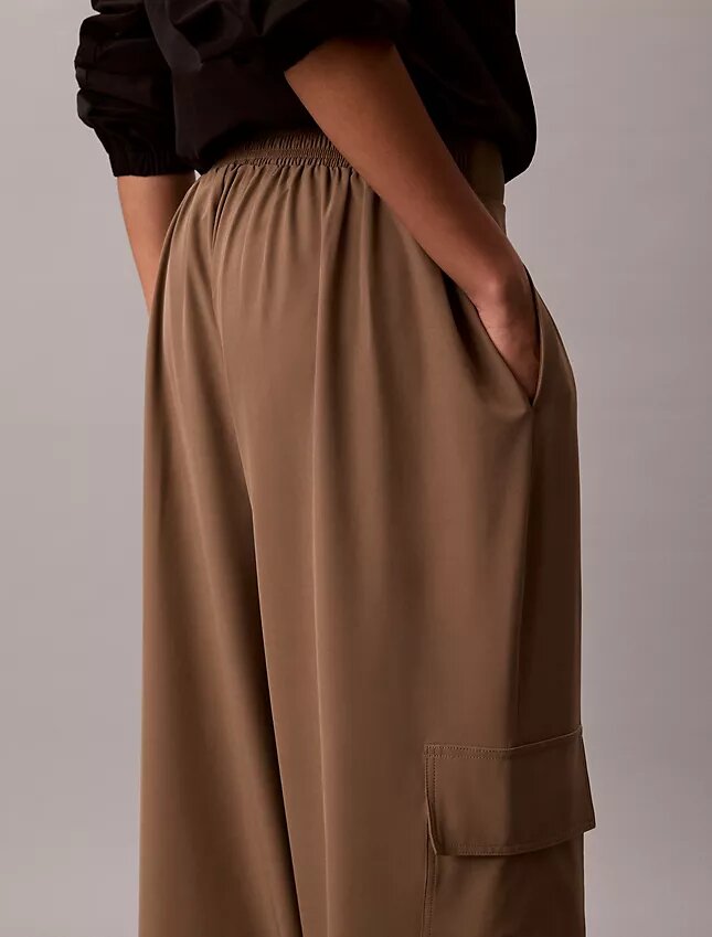 Commuter-Cargo-Hose mit weitem Bein Commuter-Cargo-Hose mit weitem Bein
