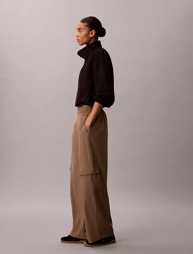 Commuter-Cargo-Hose mit weitem Bein Commuter-Cargo-Hose mit weitem Bein