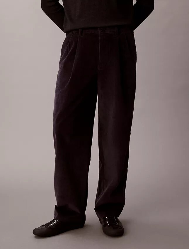 Cordhose mit Falten und weitem Bein Cordhose mit Falten und weitem Bein
