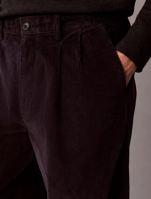 Cordhose mit Falten und weitem Bein Cordhose mit Falten und weitem Bein