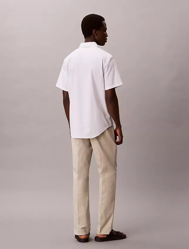 Cotton Stretch-Hemd mit schmalen Streifen und Knopfleiste Cotton Stretch-Hemd mit schmalen Streifen und Knopfleiste