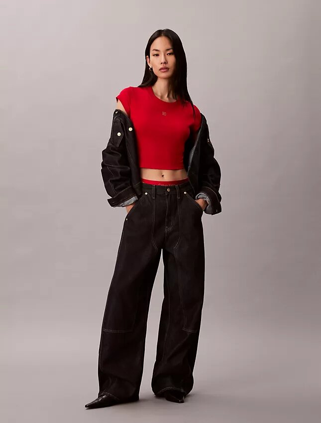 Crop-T-Shirt mit Neujahrs-Emblem Crop-T-Shirt mit Neujahrs-Emblem