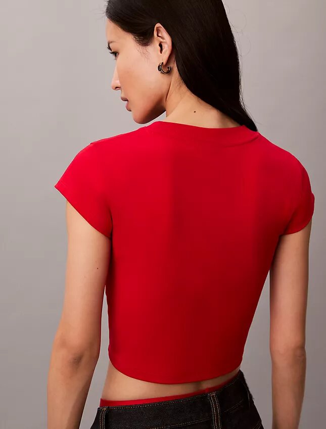 Crop-T-Shirt mit Neujahrs-Emblem Crop-T-Shirt mit Neujahrs-Emblem