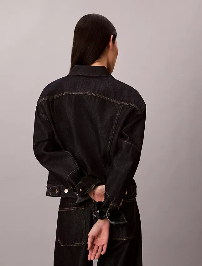 Denim-Truckerjacke zum Mondneujahr Denim-Truckerjacke zum Mondneujahr
